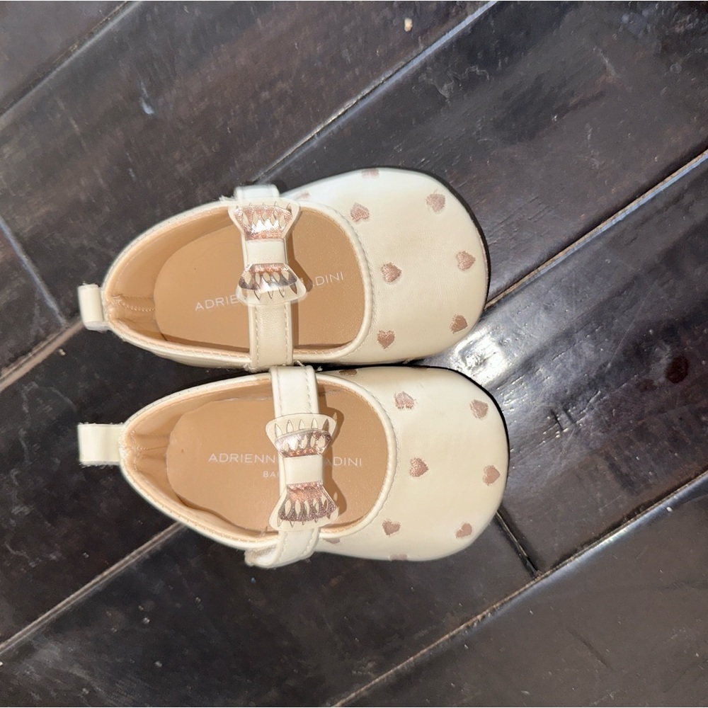 Adrienne Vittadini Cream Girls Dress Shoes with Pink Heart Accents